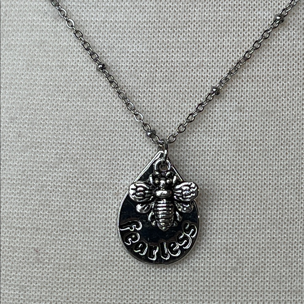 Elegant Bee Fearless Pendant Necklace